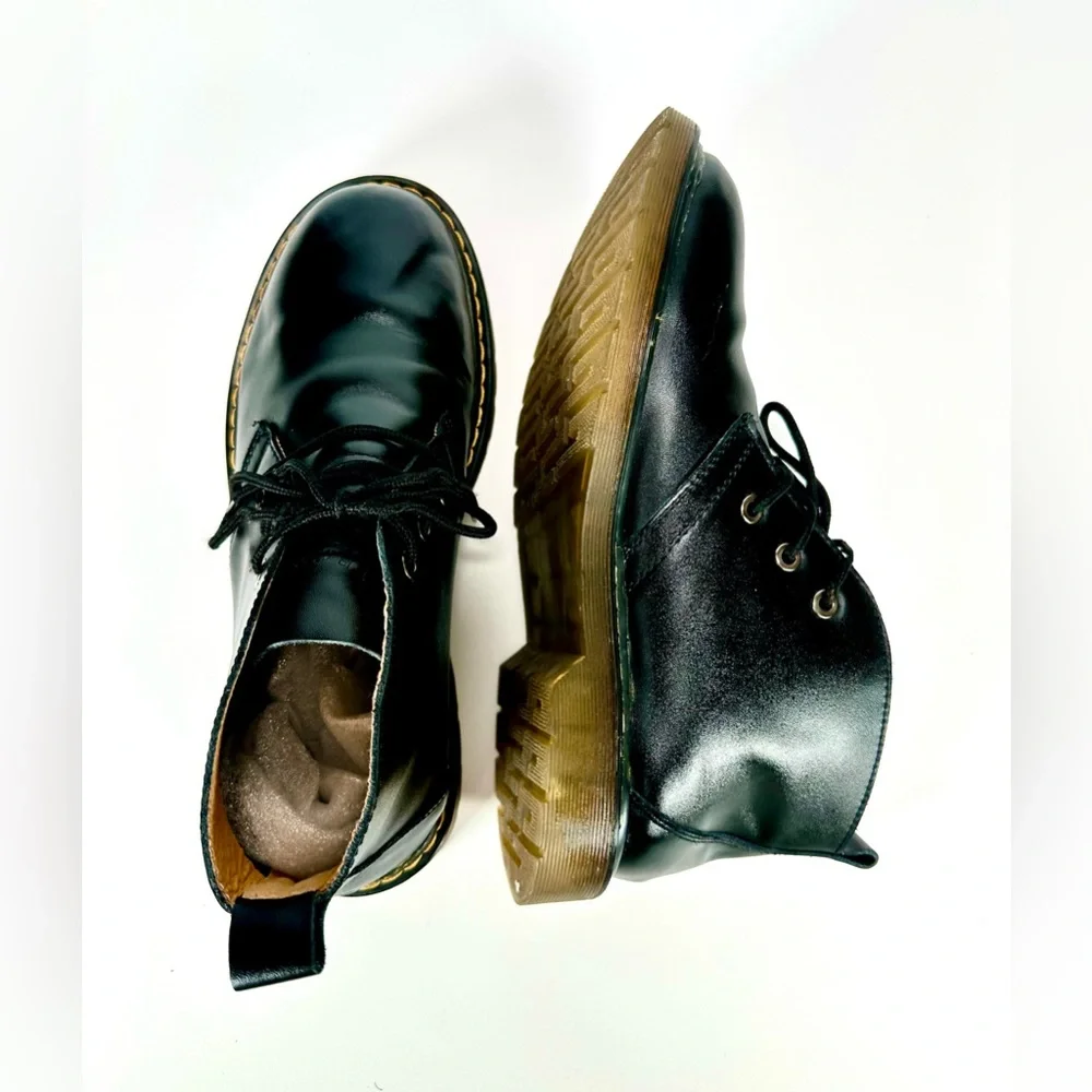 Dr. Martens Men’s Chukka Boots in black